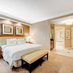 F1 Track View | Jacuzzi + Strip View Studio Suite