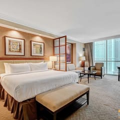 MGM Signature-33-606 Jacuzzi Studio