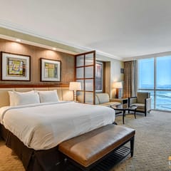 MGM Signature-Jacuzzi Pool & LazyRiver  Studio