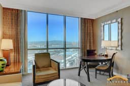 Deluxe Spa 24th floor Signature Studio w/ Mtn View