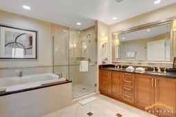 Deluxe Spa 24th floor Signature Studio w/ Mtn View