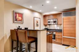 MGM Signature-09-821 1Br2Ba F1 Strip View Balcony Suite