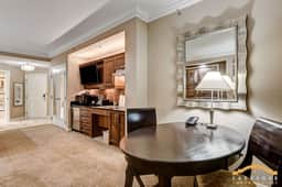 MGM Signature-10-718 Jacuzzi Studio