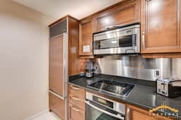 MGM Signature-14-801 1Br2Ba F1 Strip View Balcony Suite