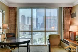 Strip View Jacuzzi Studio - Free Pool & Parking - Image 2