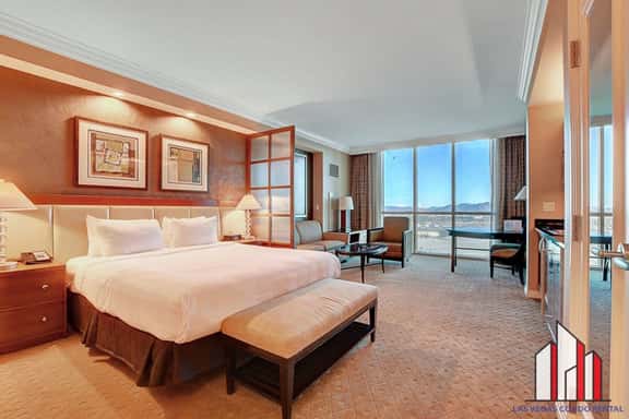 Floor-to-Ceiling Jacuzzi Studio | The Signature - Image 1