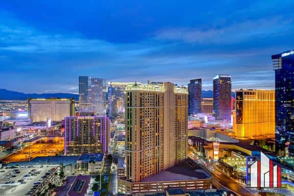 Las Vegas MGM Condo w/Balcony & F1 Track View - Image 1