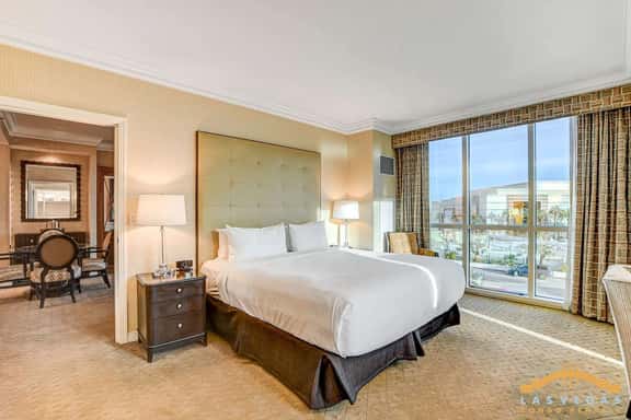 MGM Signature-02-602 1Br 2Ba Balcony Suite - Image 1