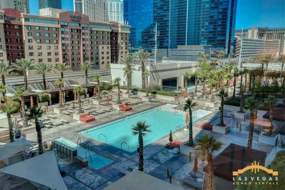 MGM Signature | Jacuzzi, Strip View & Kitchenette - Image 1