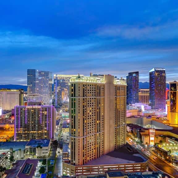 Las Vegas MGM Condo w/Balcony & F1 Track View - Image 1
