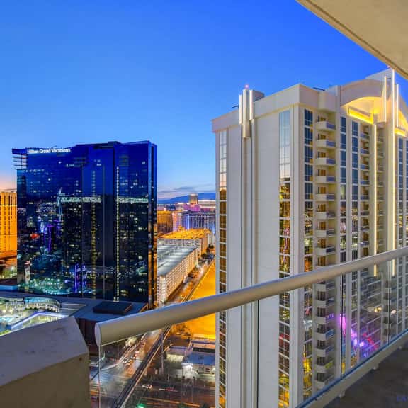 Vegas Condo w/ F1 Track & Strip Views, Jacuzzi - Image 1