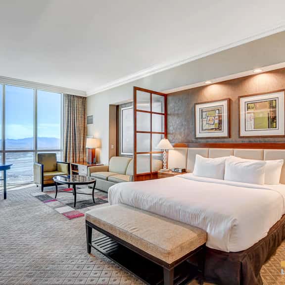 Penthouse Studio MGM Signature: Jacuzzi + Views - Image 1
