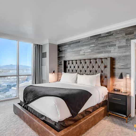 Luxury 1BR w/ Amazing views & Full Kitchen - Image 1