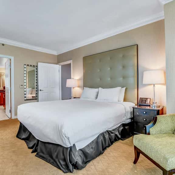 MGM Signature-07-702 1Bedroom 2Bath Balcony Suite - Image 1