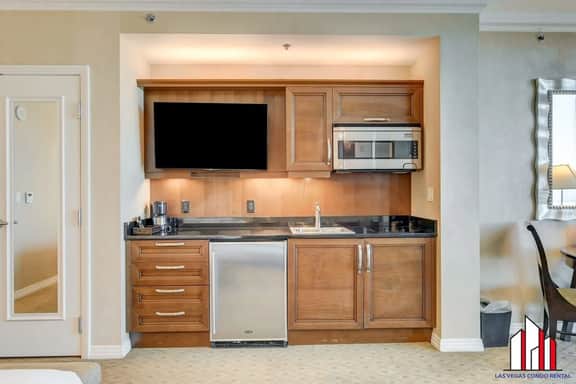 MGM Signature-24-606 Jacuzzi Studio