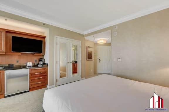 MGM Signature-25-609 Strip View Jacuzzi Studio