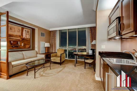 MGM Signature-28-816 Jacuzzi Studio