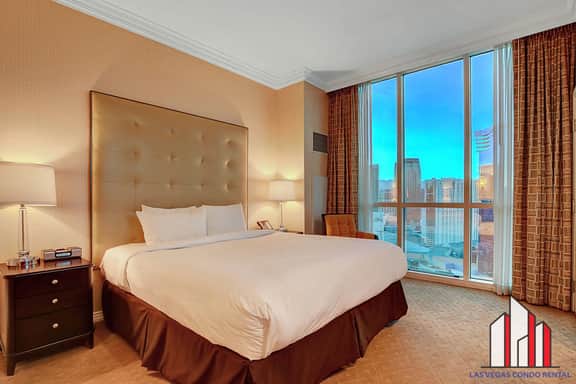 MGM Signature-30-721 1Br2Ba F1/Strip View Balcony