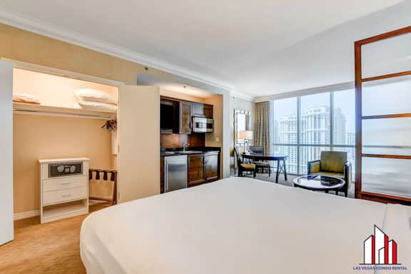 MGM Signature-25-611 Strip View Jacuzzi Studio