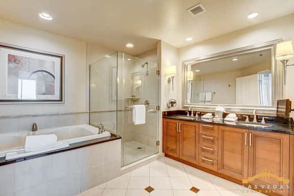 MGM Signature-31-816 Jacuzzi Studio
