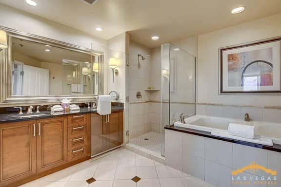 MGM Signature-25-711 Strip View Jacuzzi Studio