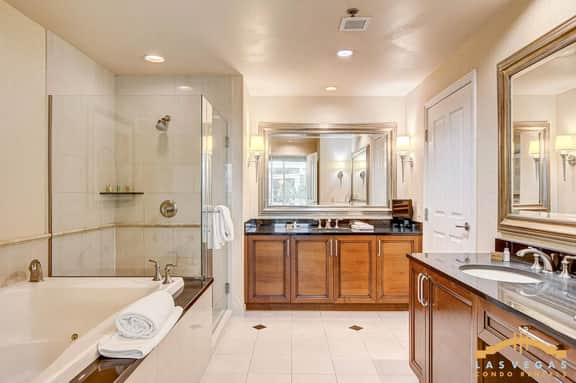 MGM Signature-02-602 1Br 2Ba Balcony Suite