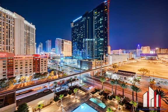 MGM Signature-08-801 1Br2Ba F1/Strip View Balcony