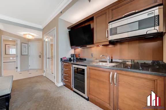 MGM Signature-15-611 Strip View Jacuzzi Studio