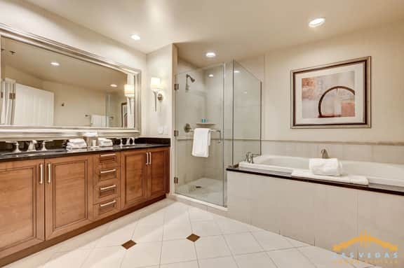 MGM Signature 34-818 Jacuzzi Studio UpperPenthouse
