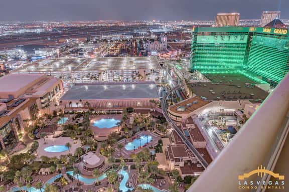 MGM Signature-34-602 1Br 2Ba Balcony Jacuzzi Suite - Image 5