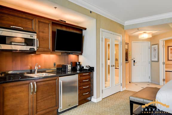 MGM Signature-22-604 Jacuzzi Studio