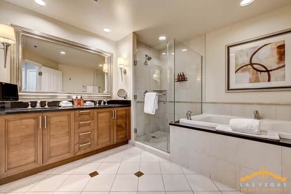 MGM Signature-06-718 Jacuzzi Studio
