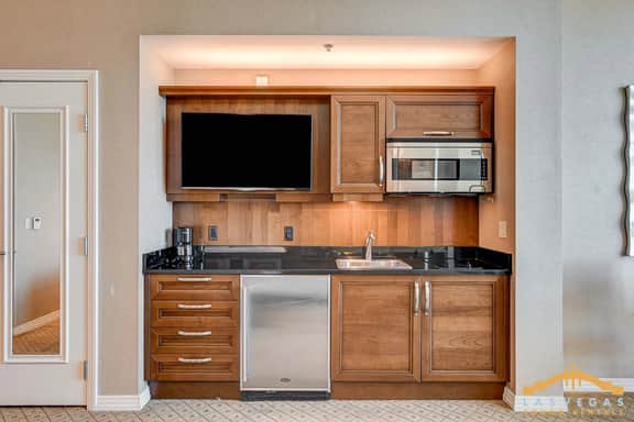 MGM Signature 38-718 Jacuzzi Studio UpperPenthouse