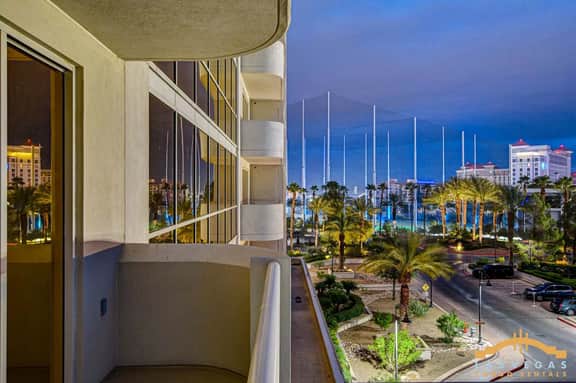 MGM Signature-03-608 1Br 2Ba Balcony Jacuzzi Suite