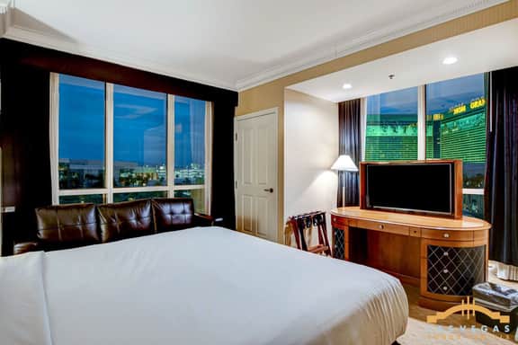 MGM Signature-04-602 1Br 2Ba Balcony Suite