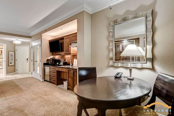MGM Signature-10-718 Jacuzzi Studio
