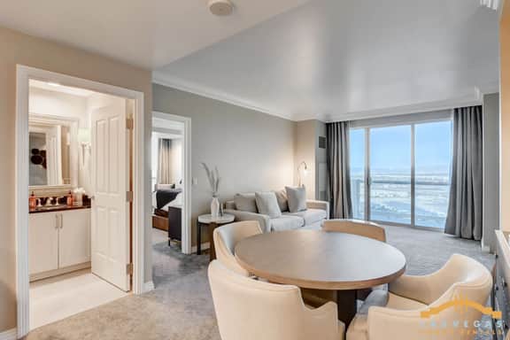Luxury 1BR w/ Amazing views & Full Kitchen