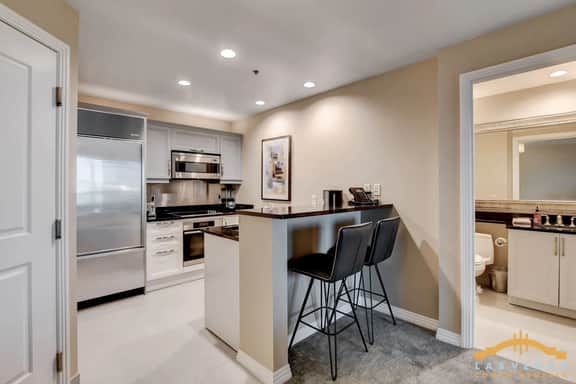 Luxury 1BR w/ Amazing views & Full Kitchen