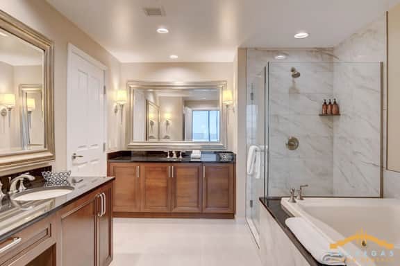 Luxury 1BR w/ Amazing views & Full Kitchen