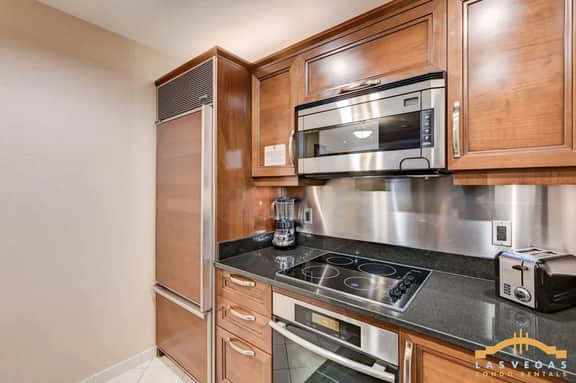 MGM Signature-14-801 1Br2Ba F1 Strip View Balcony Suite