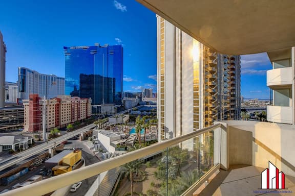 MGM Signature-07-607 Accessible Strip View Balcony