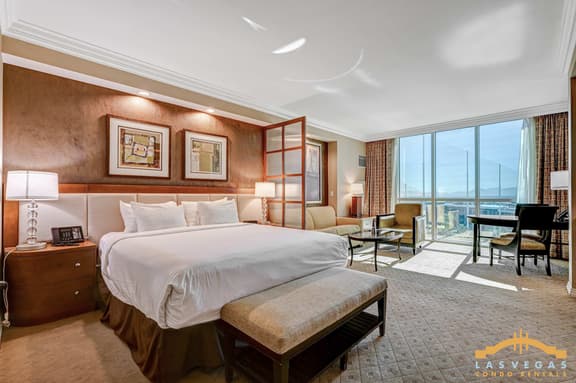 MGM Signature-07-804 Jacuzzi Studio