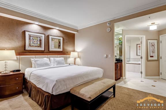 MGM Signature-28-718 Jacuzzi Studio