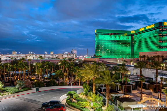 MGM Signature-03-608 1Br 2Ba Balcony Jacuzzi Suite